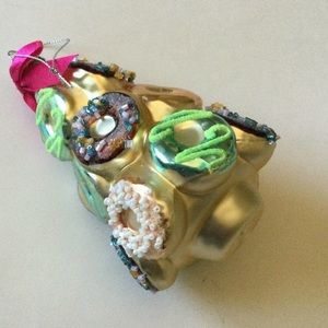 CODY FOSTER  DONUT GLASS CHRISTMAS TREE ORNAMENT GOLD MULTI NEW 5” x 3.5”